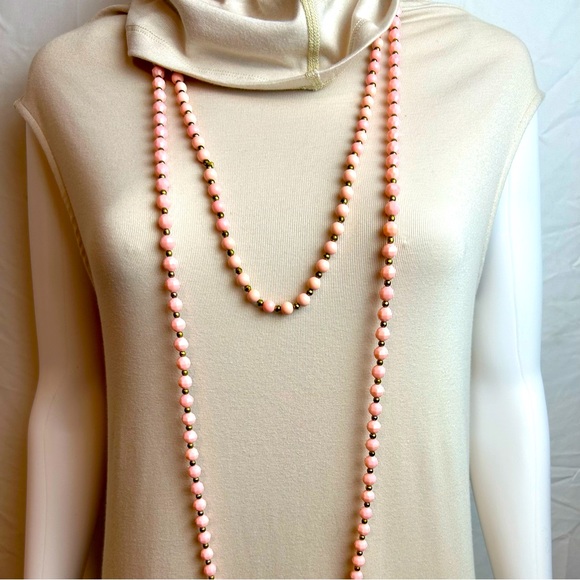 Two separate strands of vintage pink and brass bead necklaces from the 50’s. - Picture 2 of 5